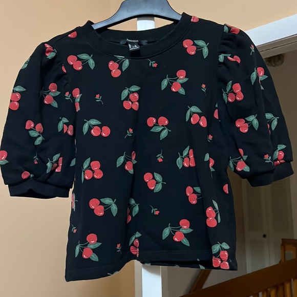 Forever 21 Tops - Forever 21 crop top sweater